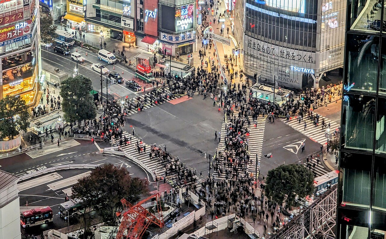 渋谷スクランブル交差点 — 観光・旅行